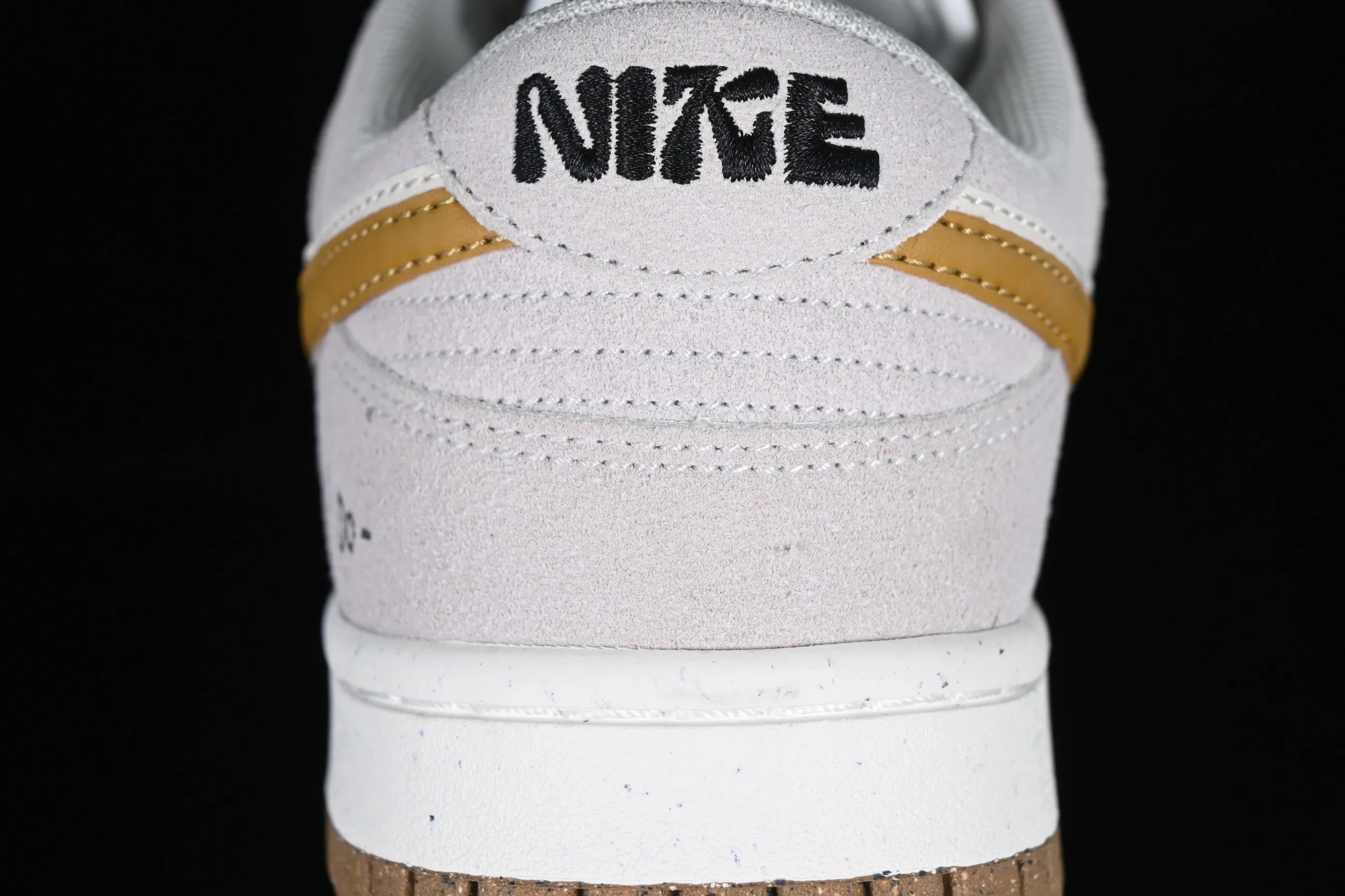 All Categories Nk SB Dunk Series Nk SB Dunk Low Low-top sneakers Cost-effective version Nk SB Dunk Low "85" double hook SB low-top sports and leisure sneakers DO9457-105